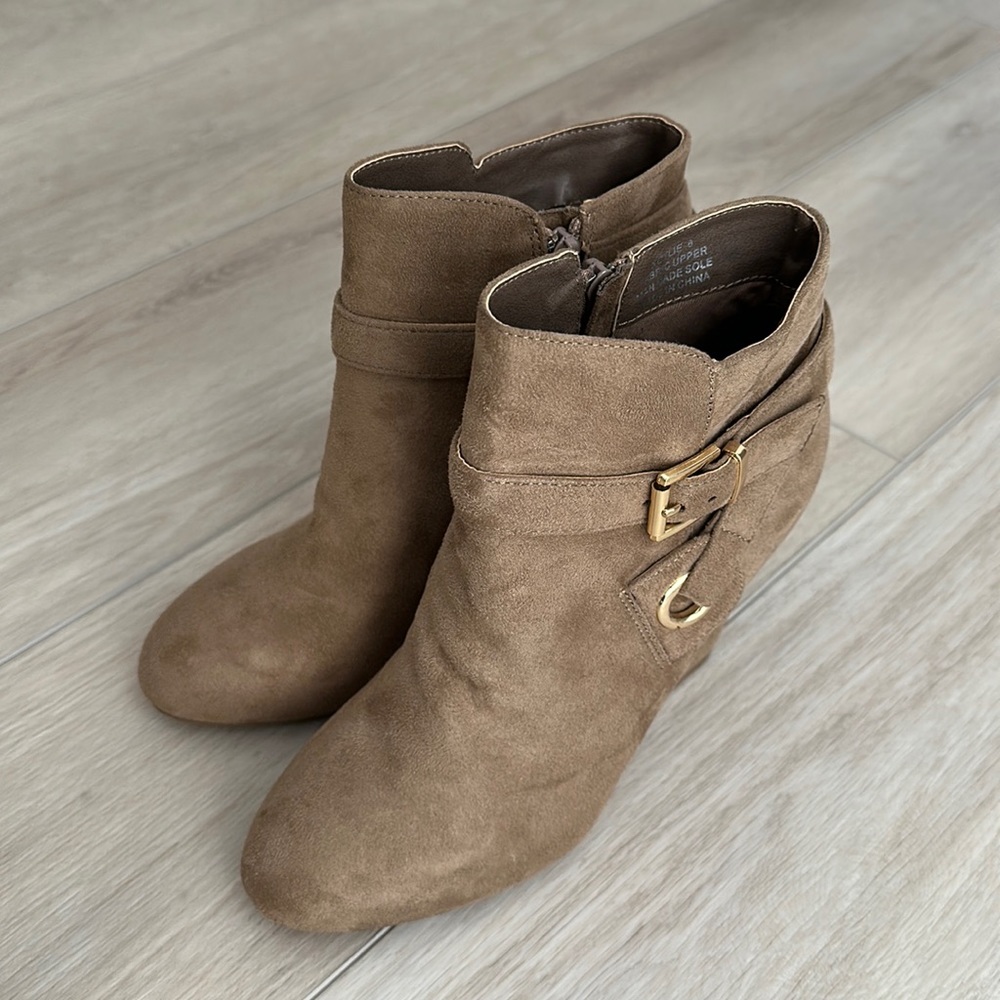 Rebel by Zigi Wedges